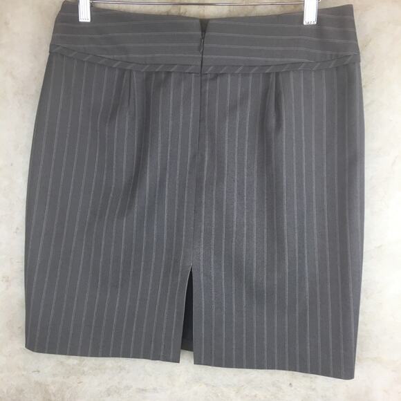 Calvin Klein Lined Gray PinStripe Skirt  Size 8 - Picture 2 of 11
